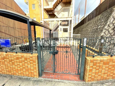 【エントランス】 | ロイヤルコートナグラ