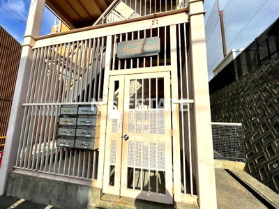 【エントランス】 | ロイヤルコートナグラ