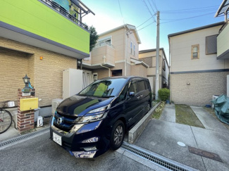 【外観】 | お車も駐車可能で、奥には、駐輪スペースもございますので便利です！