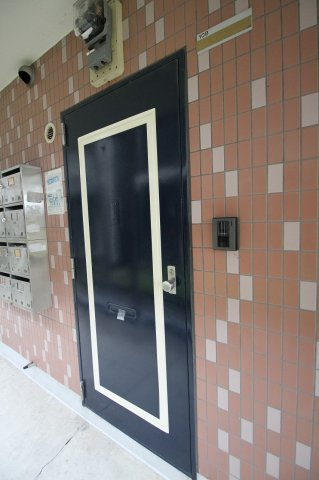 メゾンパークインの玄関|収納もある玄関です