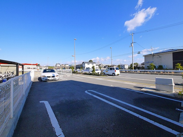 ブリーズ菅原の駐車場