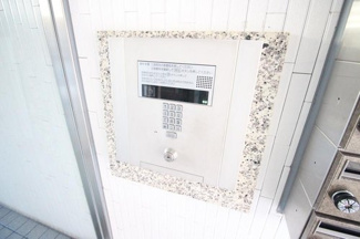 【エントランス】 | オートロック完備でセキュリティ充実！