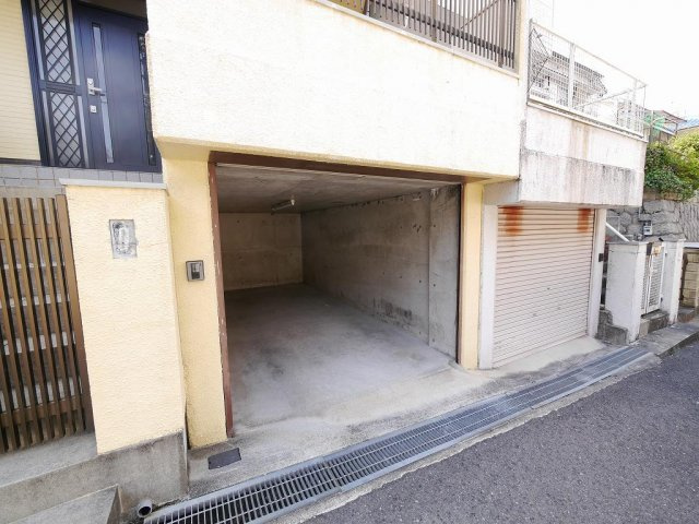 円満林　貸家の駐車場