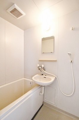 【浴室】 | コーポみやび | ゆったり過ごせるお風呂です