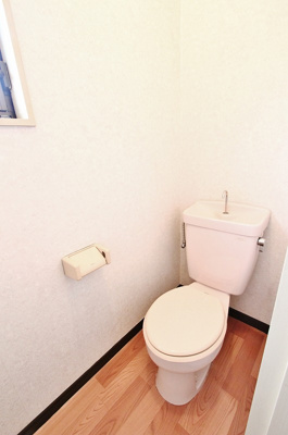 【トイレ】 | コーポみやび | 清潔感のあるトイレです