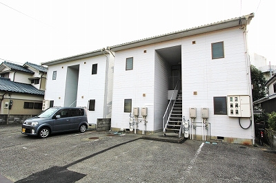 【駐車場】 | コーポみやび | 駐車場があるので、車を買う予定の方も安心です