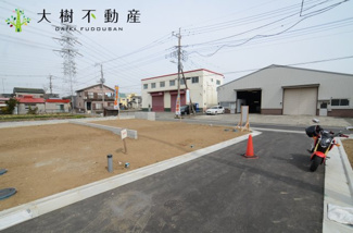 【前面道路含む現地写真】