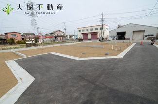 【前面道路含む現地写真】