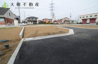 【前面道路含む現地写真】