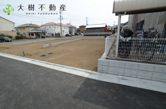 【前面道路含む現地写真】