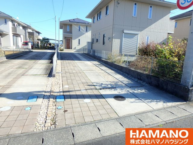 筑西市榎生1丁目中古戸建の前面道路含む現地写真|前面道路含む現地写真です