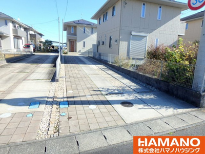 【前面道路含む現地写真】 | 筑西市榎生1丁目中古戸建 | 前面道路含む現地写真です