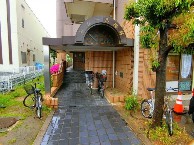 ドムール祐村のエントランス