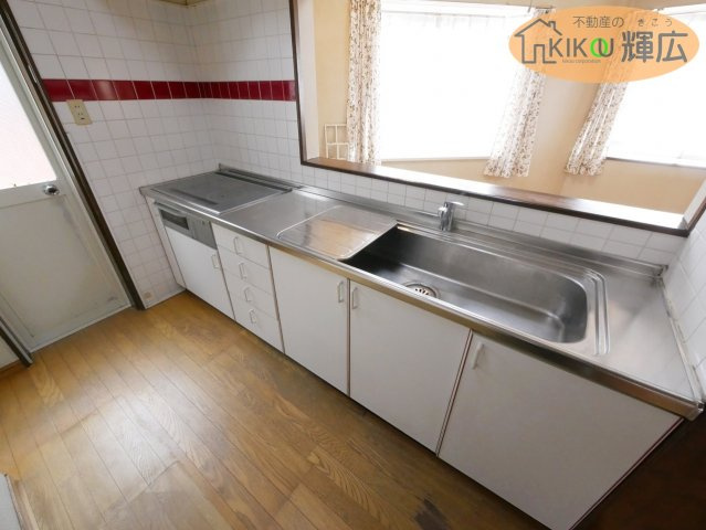 加古郡稲美町国安　中古戸建のキッチン|キッチンスペースです。対面キッチンですので、ご家族様とのコミュニケーションが楽しめます。