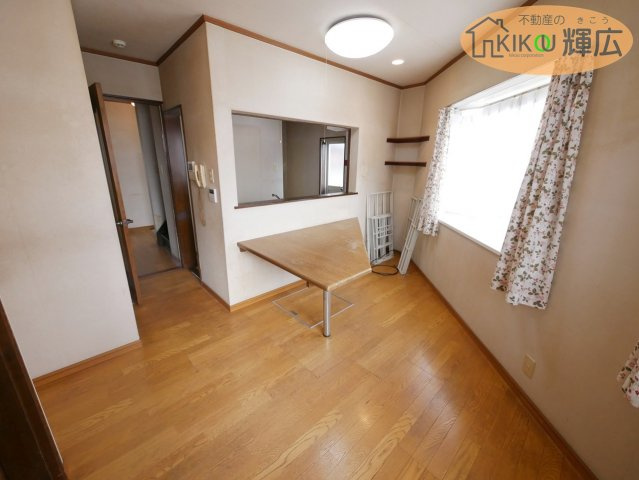 【居間・リビング】 | 加古郡稲美町国安　中古戸建 | リビング別写真です。