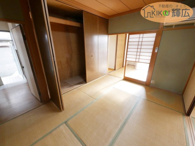 加古郡稲美町国安　中古戸建の和室|1F和室は約6畳ございます。お隣の和室6畳とつながっております。