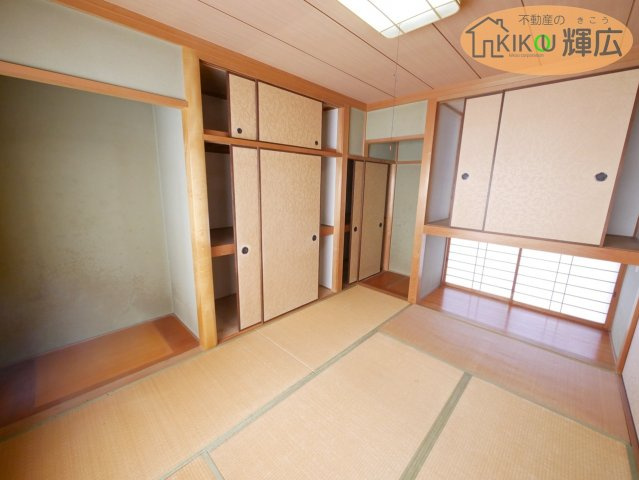 加古郡稲美町国安　中古戸建の和室|1F和室は約6畳ございます。押し入れ付きですので客間としても最適ですね。