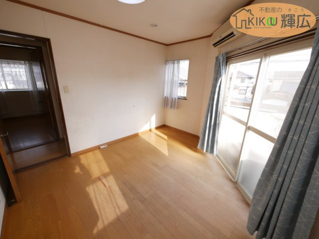 加古郡稲美町国安　中古戸建の子供部屋|洋室スペース別写真です。