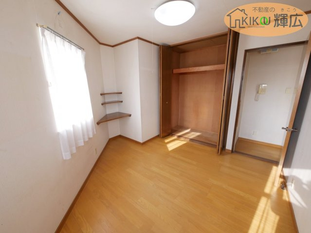 【内装】 | 加古郡稲美町国安　中古戸建 | 洋室スペース別写真です。