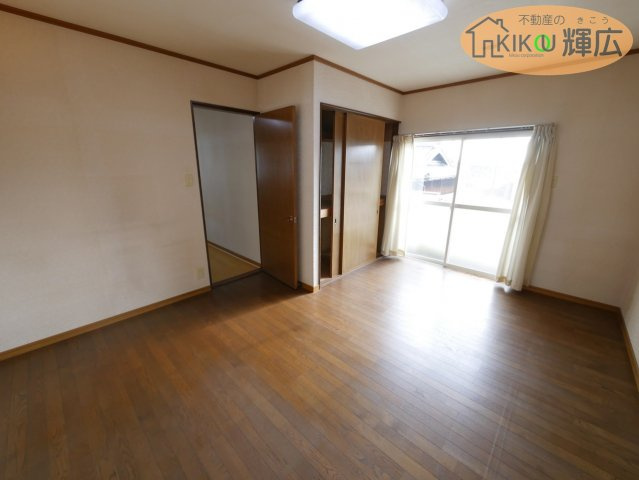 【寝室】 | 加古郡稲美町国安　中古戸建 | 洋室スペース別写真です。