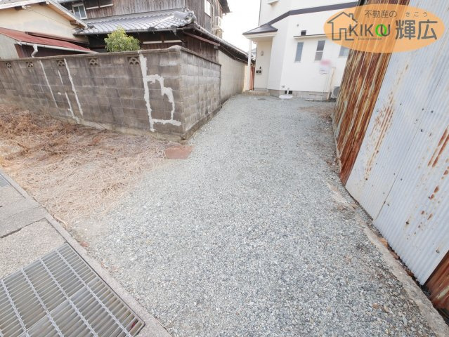加古郡稲美町国安　中古戸建の駐車場|駐車場にはお車2台停めれます。