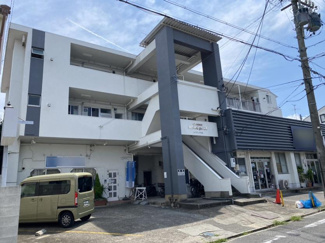 【外観】 | 昭和48年築RC造、テナント付き収益物件