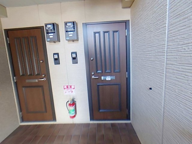 ウィルモア・ロッシェ　B棟の玄関