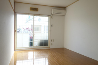 【居間・リビング】 | パールハイム | 内覧写真は２階の同タイプの部屋の写真を使用しております。