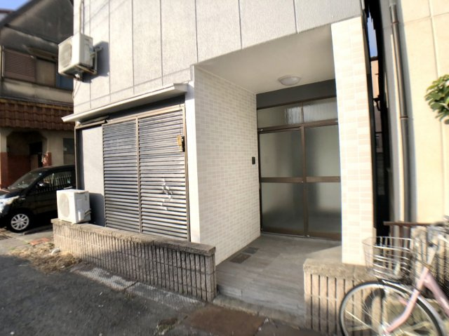 エスクエラ友井のエントランス
