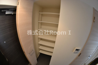 【収納】 | プレサンス玉造駅前ルージュ | 便利な収納スペースです
反転
