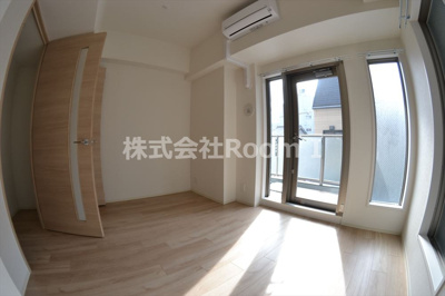 【居間・リビング】 | プレサンス玉造駅前ルージュ | ゆったり過ごせる居間です
反転