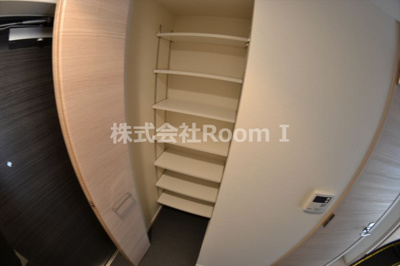 【洋室】 | プレサンス玉造駅前ルージュ | 落ち着いた色調の洋室です
反転