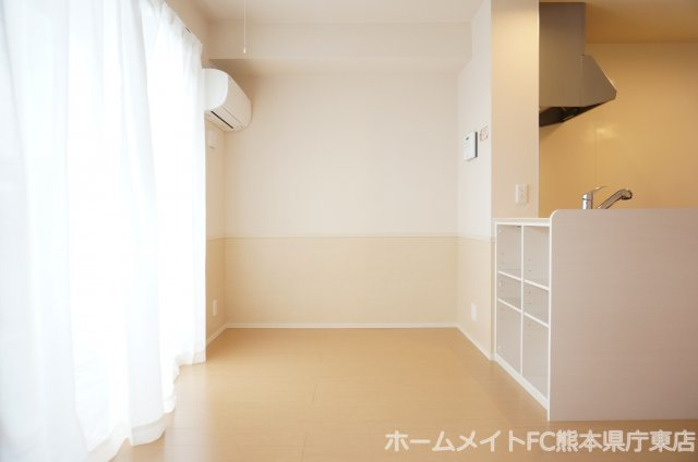 熊本市東区長嶺東５丁目のアパートの居間・リビング