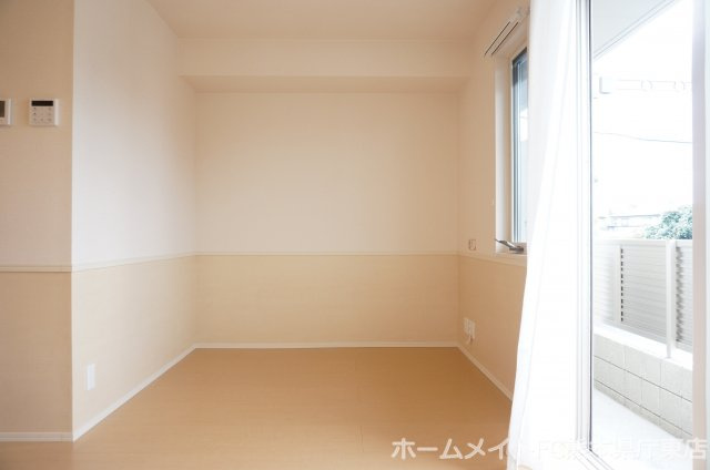 熊本市東区長嶺東５丁目のアパートの居間・リビング