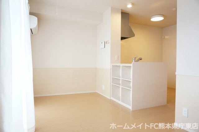 熊本市東区長嶺東５丁目のアパートの居間・リビング