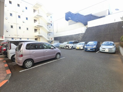 【駐車場】 | 青葉台マンション | 平置き駐車場です。