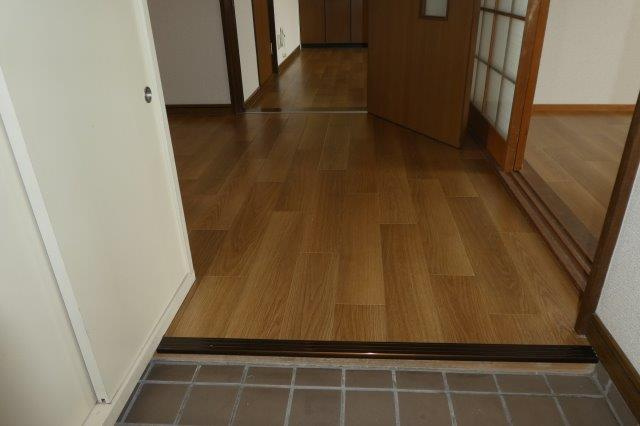 中山コーポ１の玄関