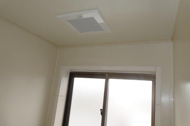 中山コーポ１の浴室|浴室窓・換気扇