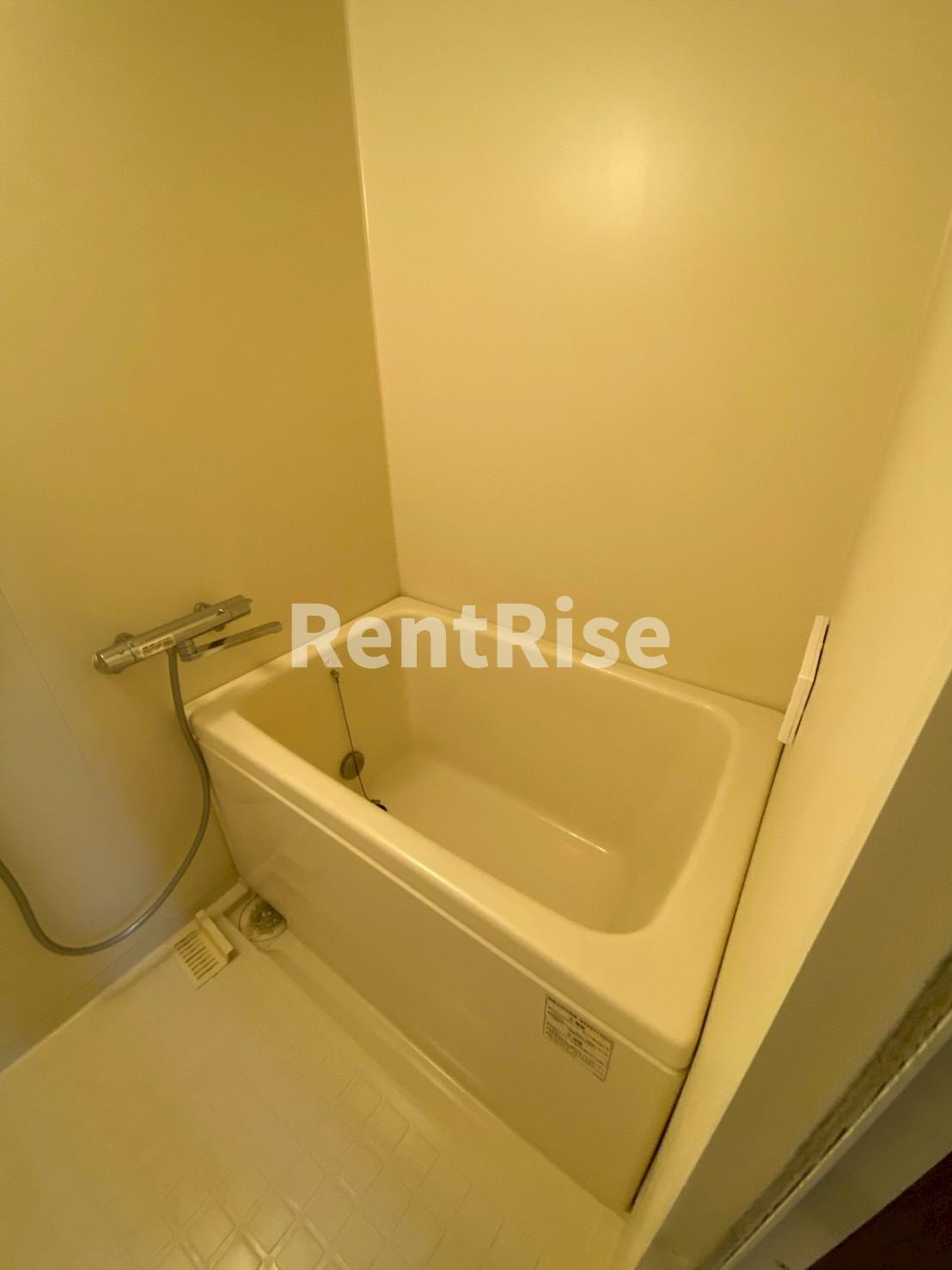 クオーレ佐千原の浴室