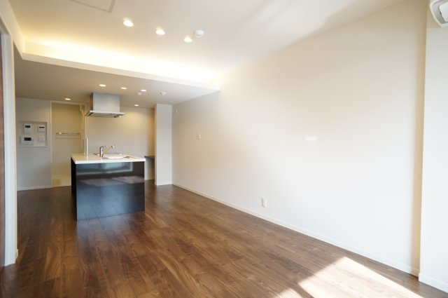 Purple7 西葛西の居間・リビング