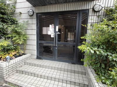 【エントランス】 | ボンジュールムサシ