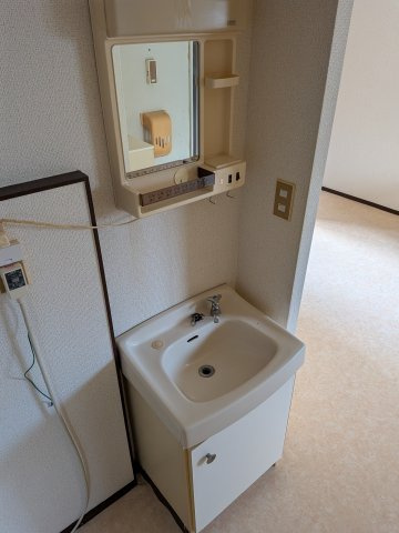 【洗面所】 | メゾン船橋 | 生活に欠かせない独立洗面台です