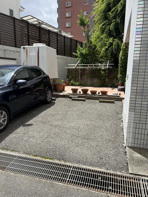 メゾンフジヨシ【キャッシュバック対象物件】の駐車場|駐車場に車を止められます