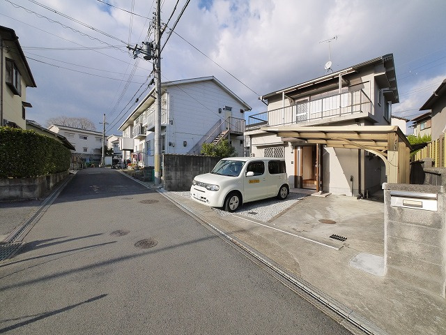 六条1丁目戸建（20-51）の駐車場