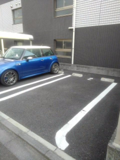 クレセールの駐車場