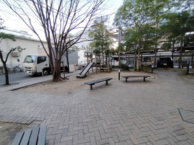 コムズシティ野江D棟の周辺|マンション敷地内には遊具のある公園があり小さなお子様を遊ばせるのに安心で子育てし易い住環境♪