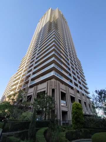 コムズシティ野江D棟の外観|共用施設充実の35階建てのマンションです。