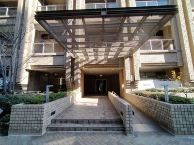 【エントランス】 | コムズシティ野江D棟 | こちらのマンションは共用施設が充実しており、音楽室・客室・スパ等をご利用いただけます♪