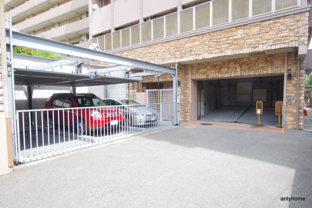 エステムコート梅田茶屋町デュアルスペース　仲介手数料無料の駐車場
