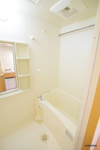 エステムコート梅田茶屋町デュアルスペース　仲介手数料無料の浴室